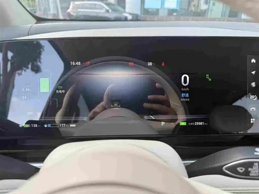 Voyah Dreamer 2024 PHEV Long Range Flagship Edition — миниатюра 6