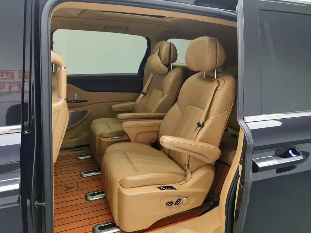 Voyah Dreamer 2024 PHEV Extended Range Premium Edition — миниатюра 15