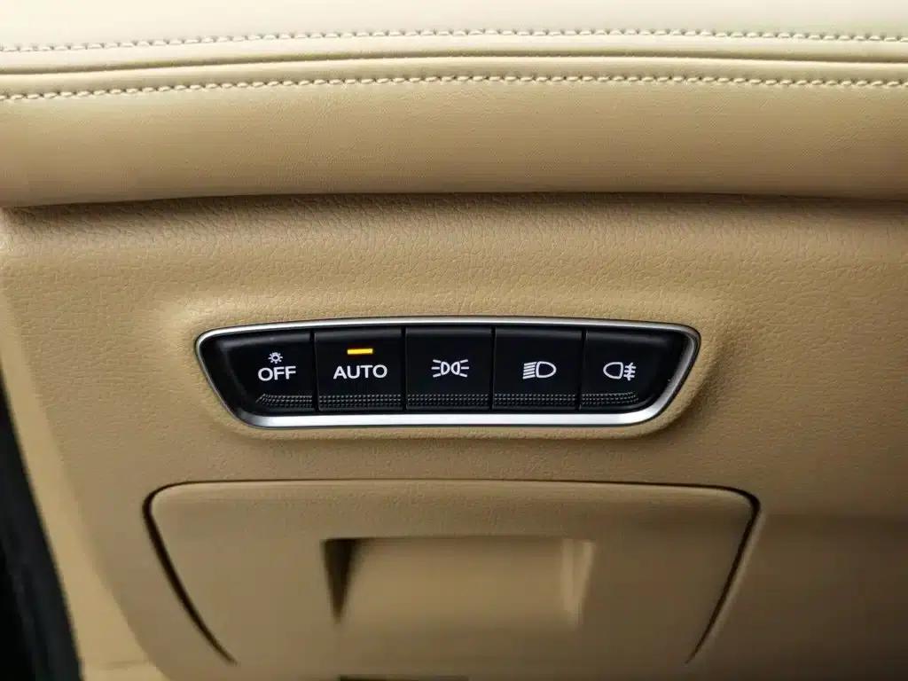 Voyah Dreamer 2024 PHEV Extended Range Premium Edition — миниатюра 21