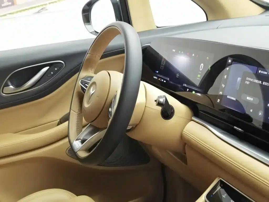 Voyah Dreamer 2024 PHEV Extended Range Premium Edition — миниатюра 22