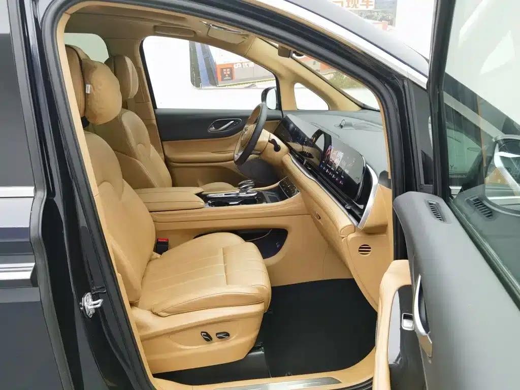 Voyah Dreamer 2024 PHEV Extended Range Premium Edition — миниатюра 23