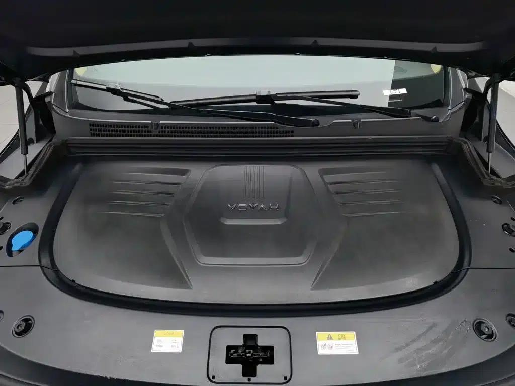 Voyah Dreamer 2024 PHEV Extended Range Premium Edition — миниатюра 6