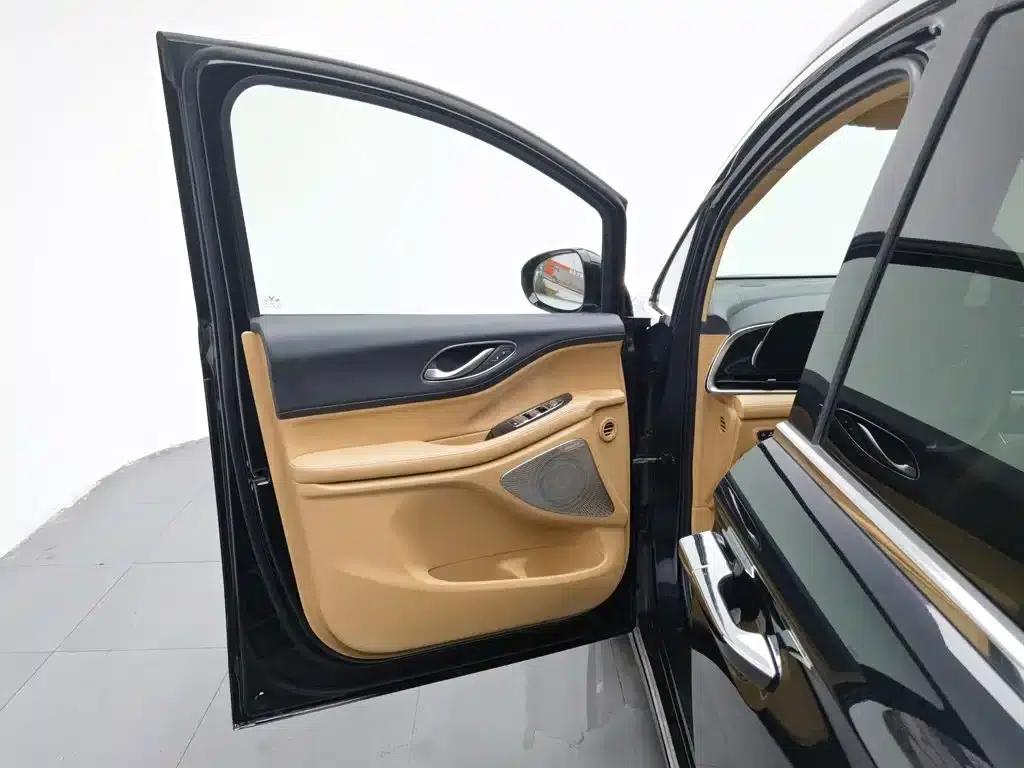 Voyah Dreamer 2024 PHEV Extended Range Premium Edition — миниатюра 8