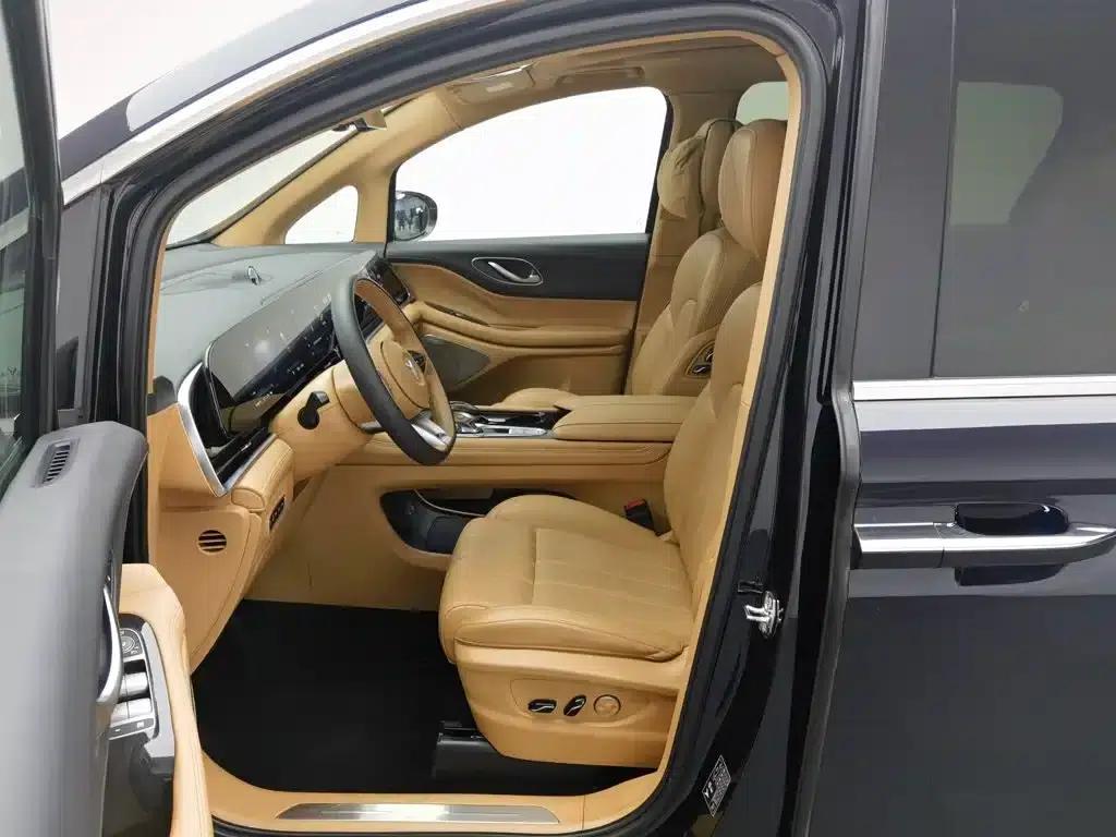 Voyah Dreamer 2024 PHEV Extended Range Premium Edition — миниатюра 10