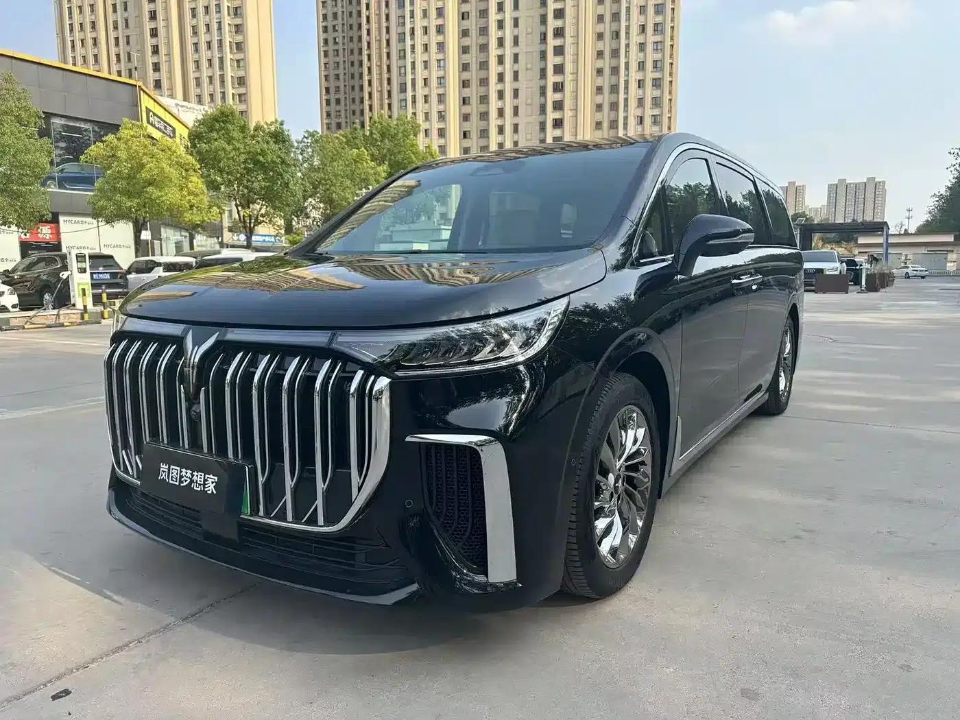 Voyah Dreamer 2024 PHEV Long Range Flagship Edition — миниатюра 1