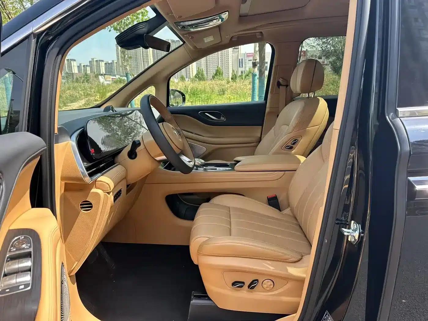 Voyah Dreamer 2024 PHEV Long Range Flagship Edition — миниатюра 6