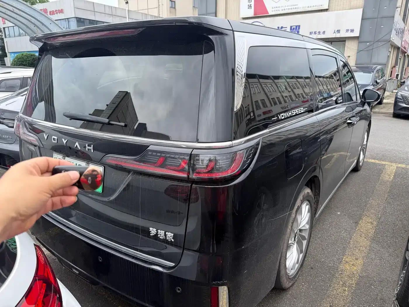 Voyah Dreamer 2022 Low-Carbon Edition — миниатюра 9