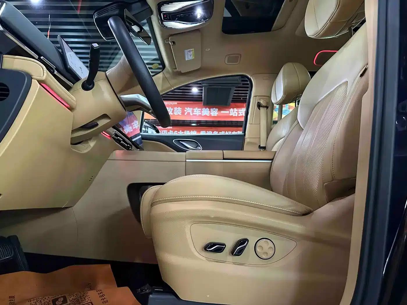 Voyah Dreamer 2025 PHEV 4WD Premium Kunpeng Edition — миниатюра 13