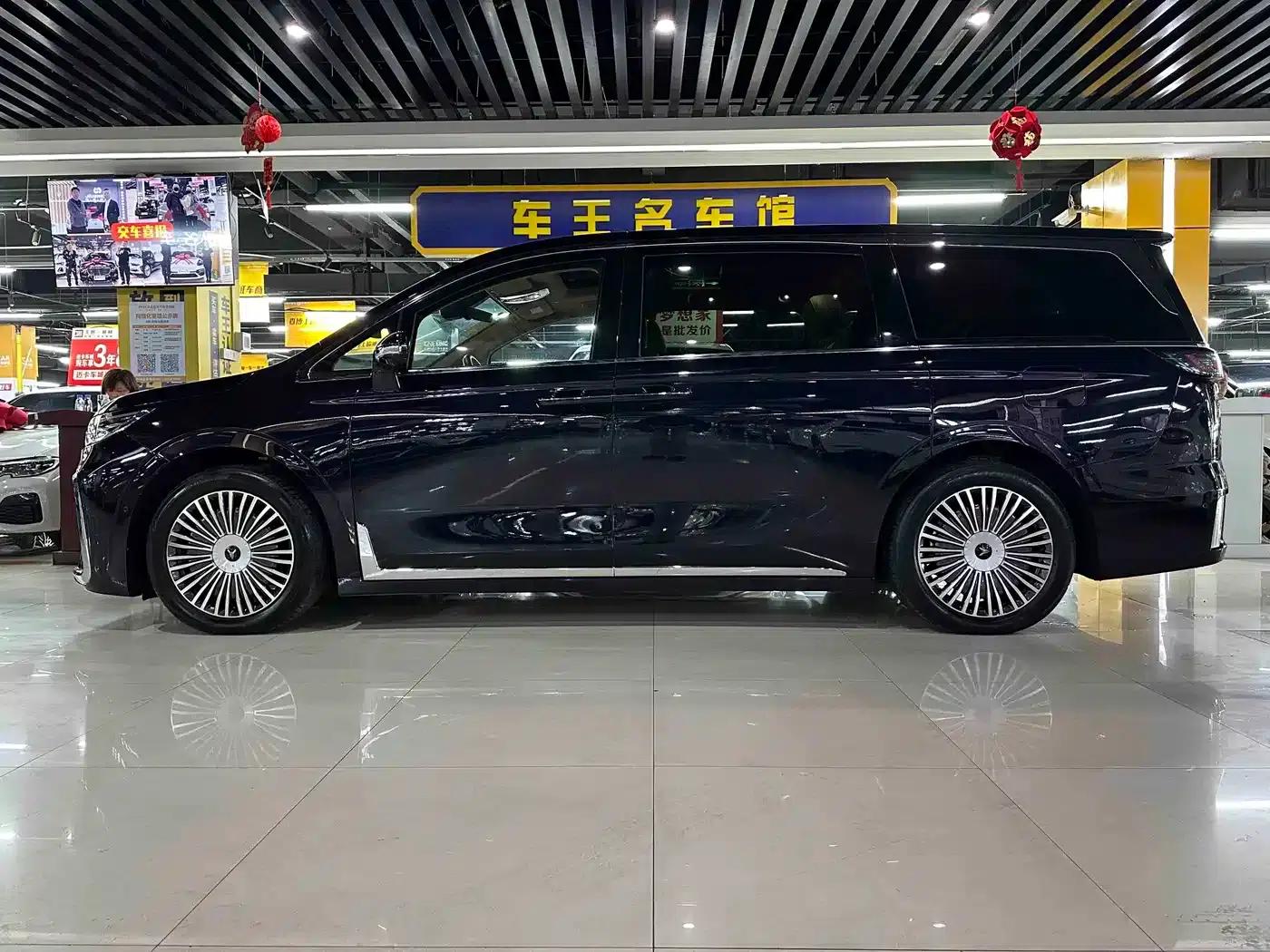 Voyah Dreamer 2025 PHEV 4WD Premium Kunpeng Edition — миниатюра 15