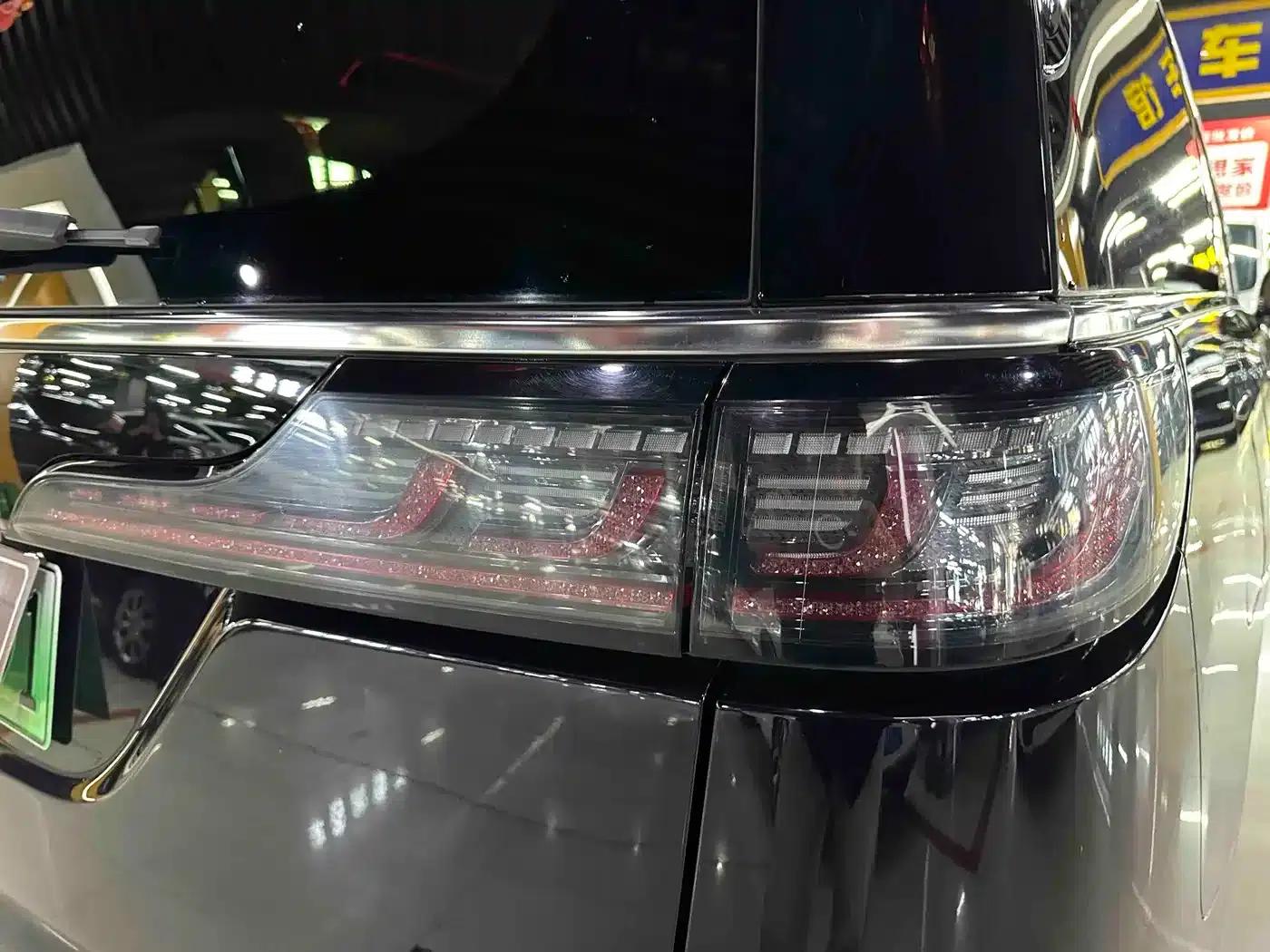 Voyah Dreamer 2025 PHEV 4WD Premium Kunpeng Edition — миниатюра 16