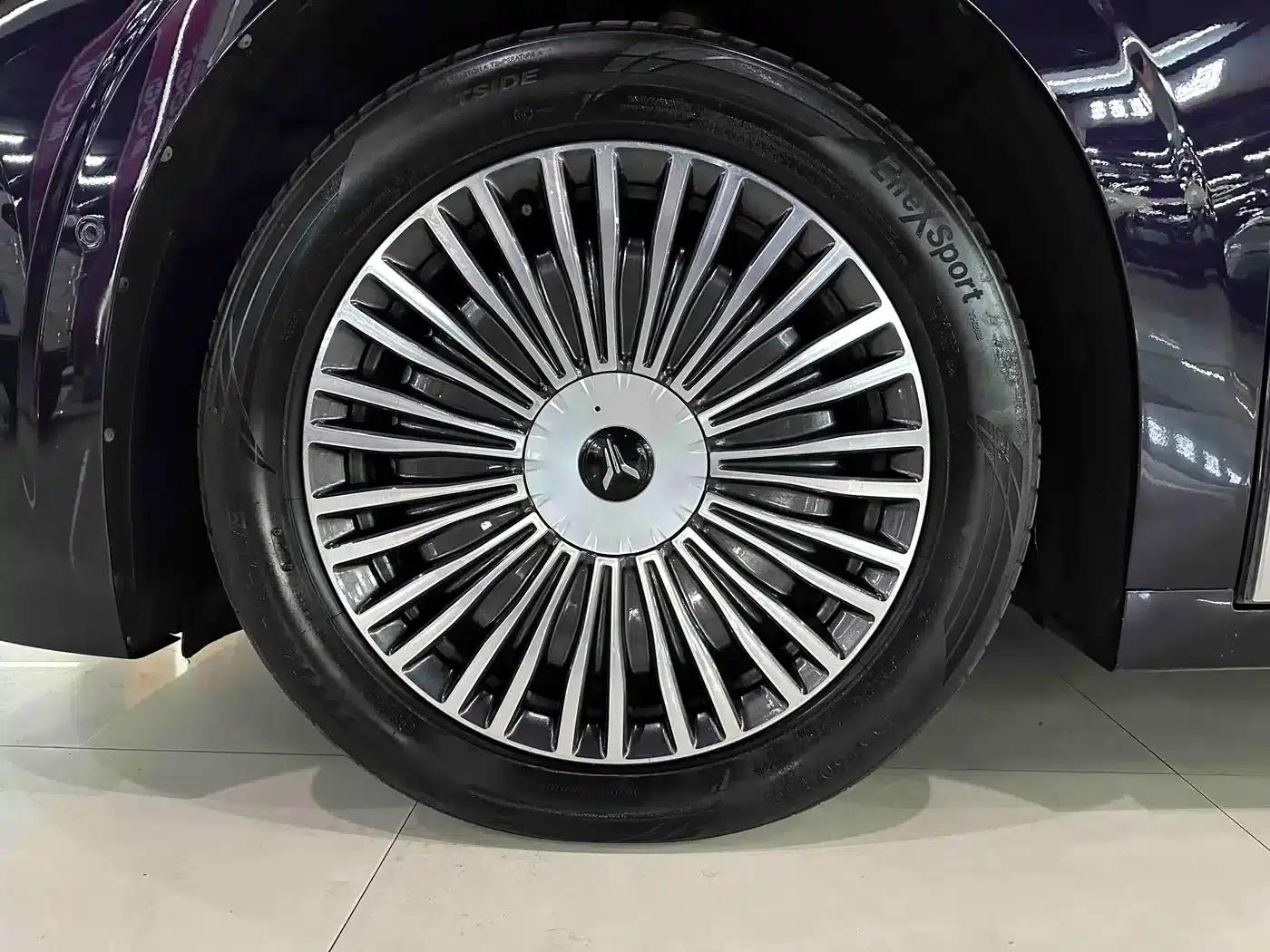 Voyah Dreamer 2025 PHEV 4WD Premium Kunpeng Edition — миниатюра 3