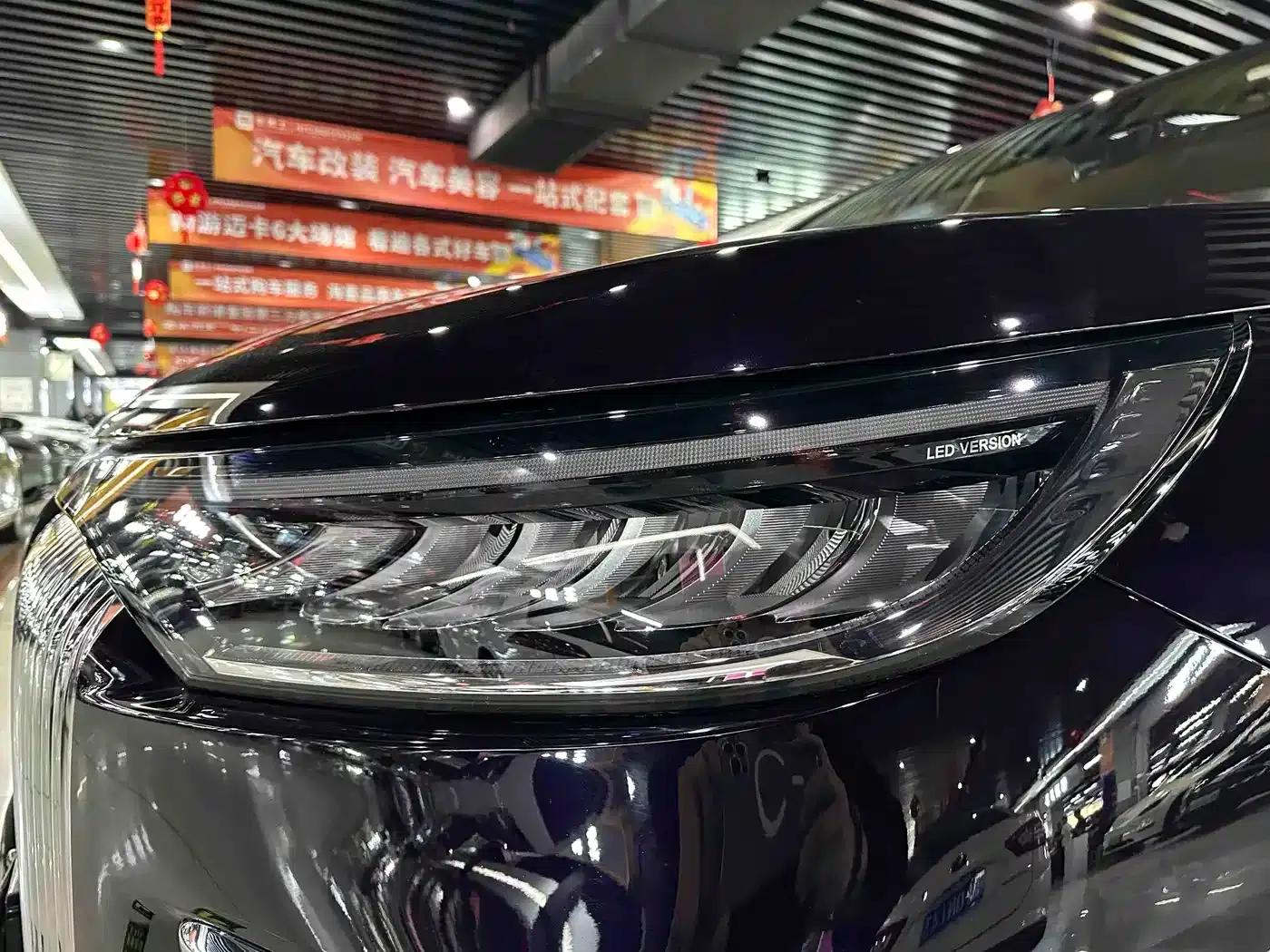 Voyah Dreamer 2025 PHEV 4WD Premium Kunpeng Edition — миниатюра 4