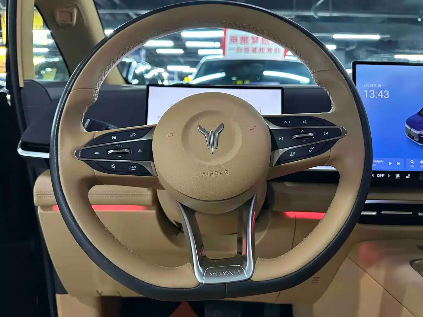 Voyah Dreamer 2025 PHEV 4WD Premium Kunpeng Edition — миниатюра 5