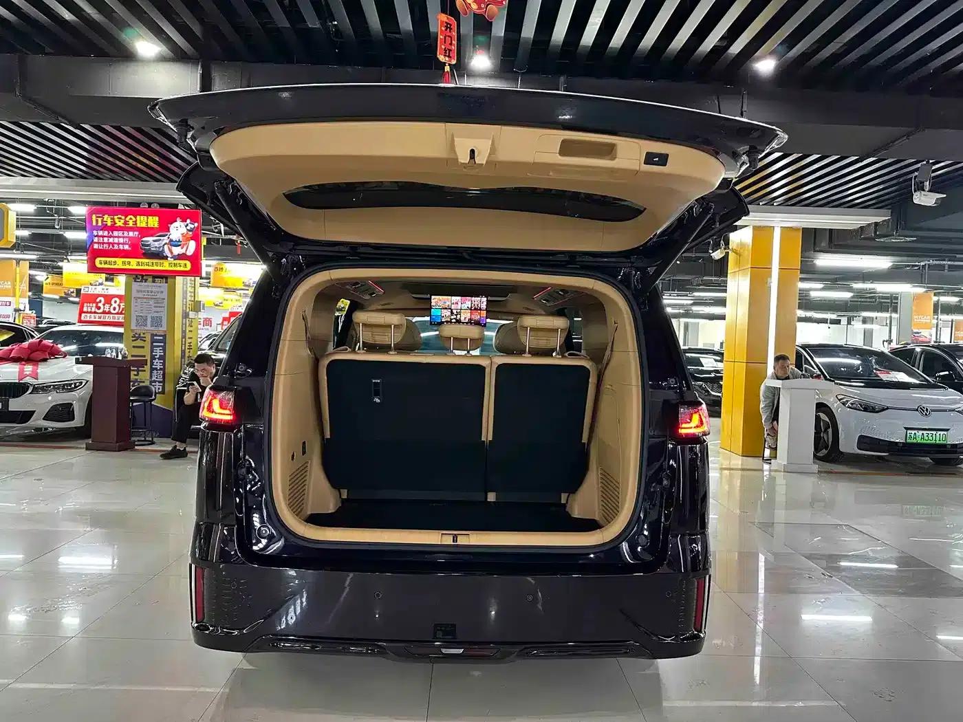 Voyah Dreamer 2025 PHEV 4WD Premium Kunpeng Edition — миниатюра 6