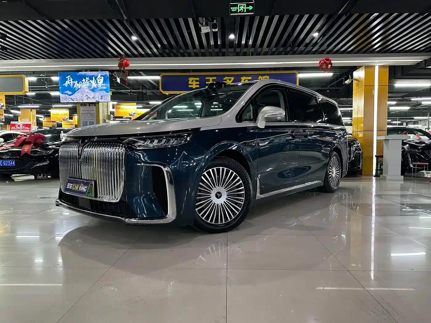 Voyah Dreamer 2025 PHEV AWD Flagship Qiankun Edition — миниатюра 1
