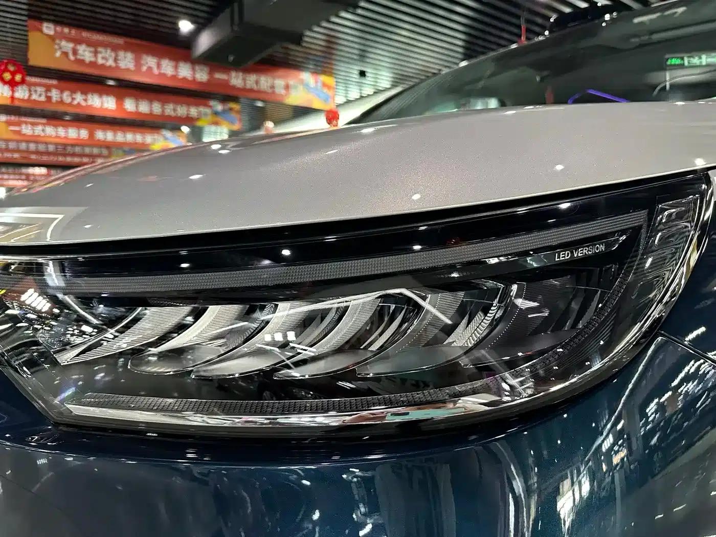 Voyah Dreamer 2025 PHEV AWD Flagship Qiankun Edition — миниатюра 3