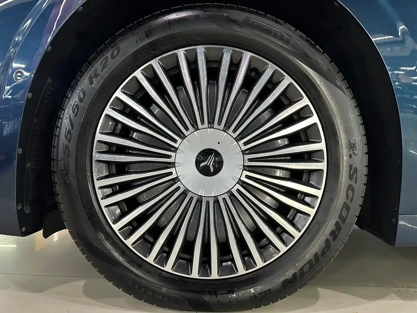 Voyah Dreamer 2025 PHEV AWD Flagship Qiankun Edition — миниатюра 4