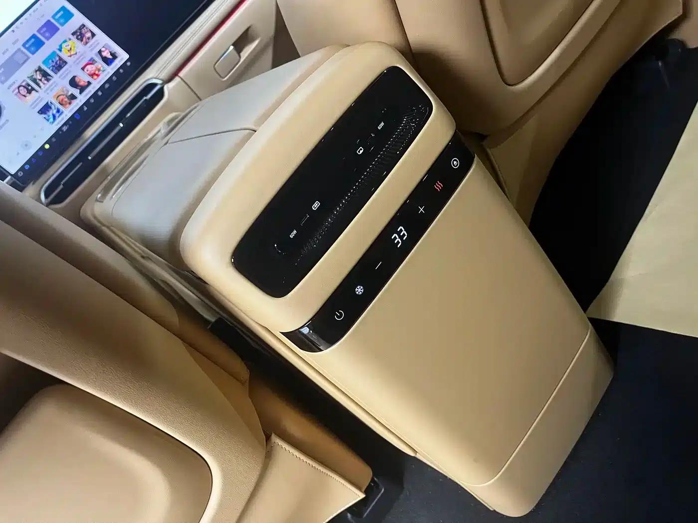 Voyah Dreamer 2025 PHEV 4WD Premium Kunpeng Edition — миниатюра 11