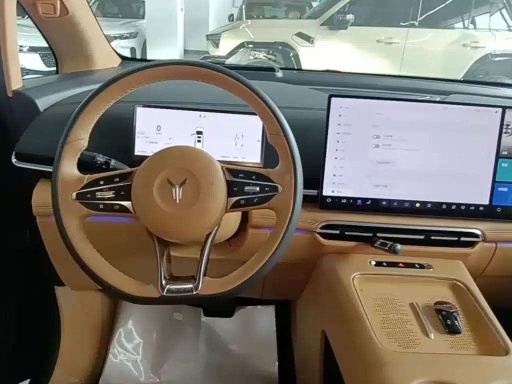 Voyah Dreamer 2025 PHEV AWD Flagship Kunpeng Edition — миниатюра 11