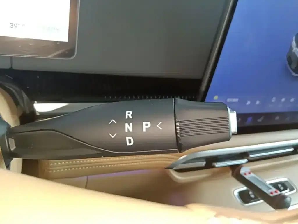 Voyah Dreamer 2025 PHEV AWD Flagship Kunpeng Edition — миниатюра 14