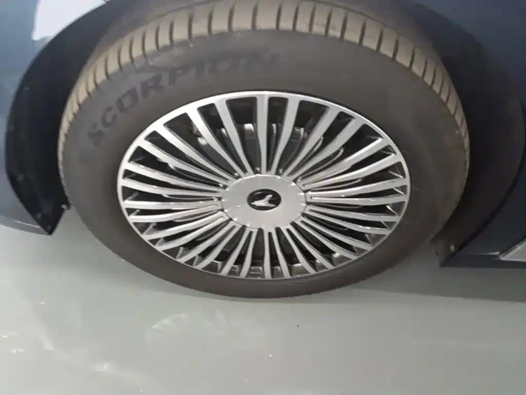 Voyah Dreamer 2025 PHEV AWD Flagship Kunpeng Edition — миниатюра 23