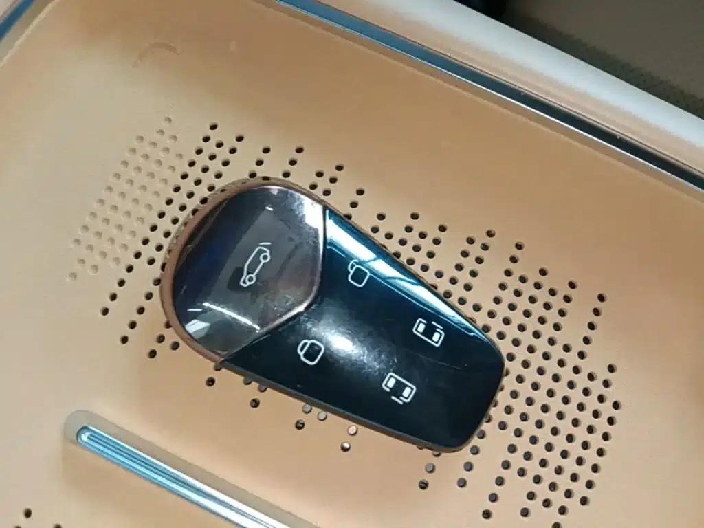 Voyah Dreamer 2025 PHEV AWD Flagship Kunpeng Edition — миниатюра 9
