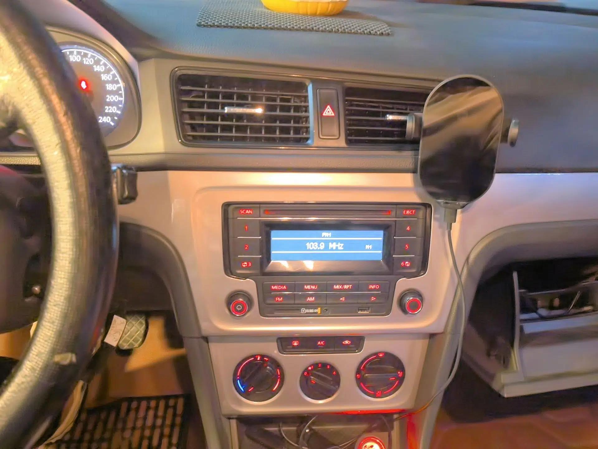 Volkswagen Gran Lavida 2013 1.6L Manual Fashion Model — миниатюра 13