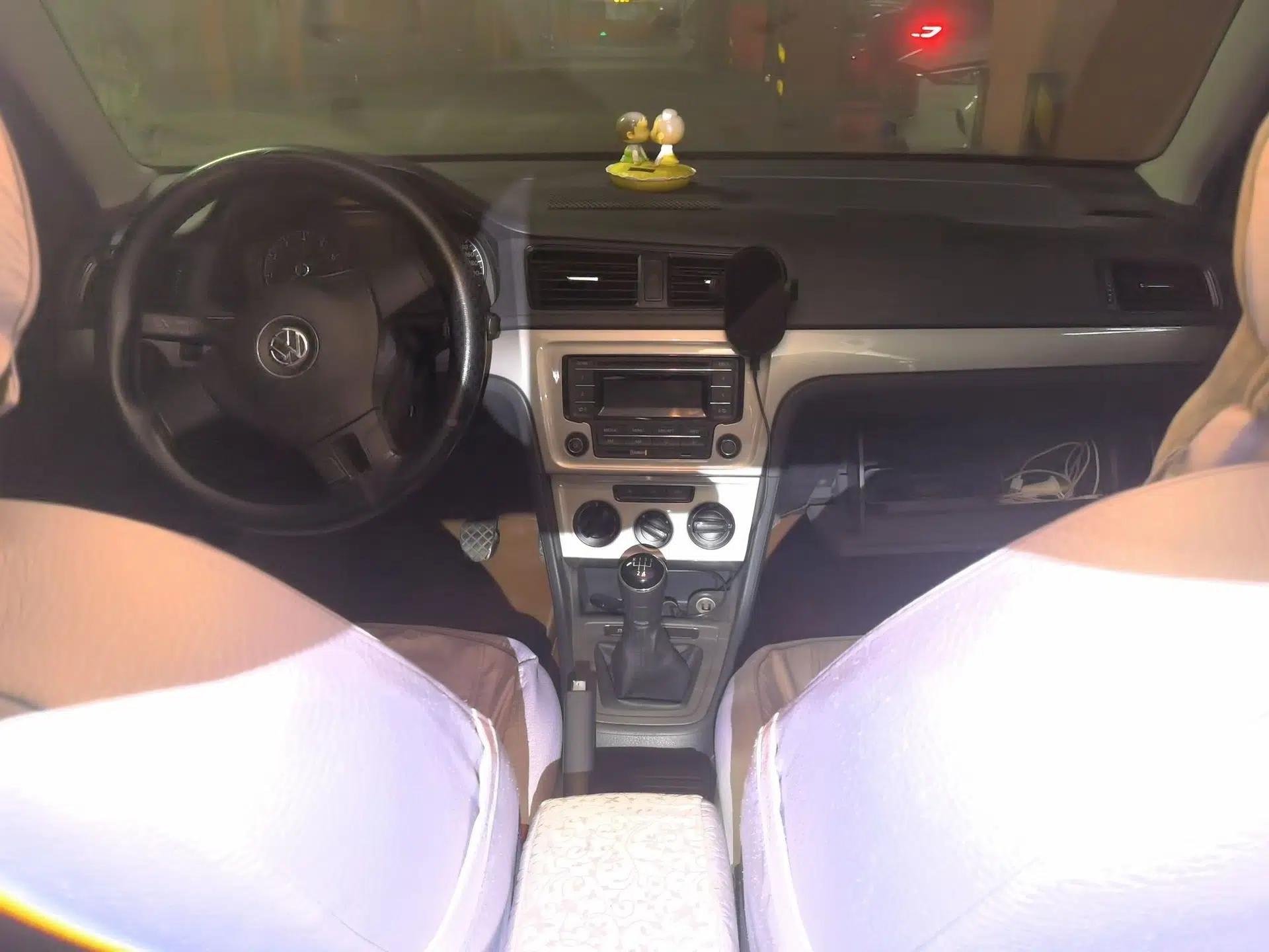 Volkswagen Gran Lavida 2013 1.6L Manual Fashion Model — миниатюра 9
