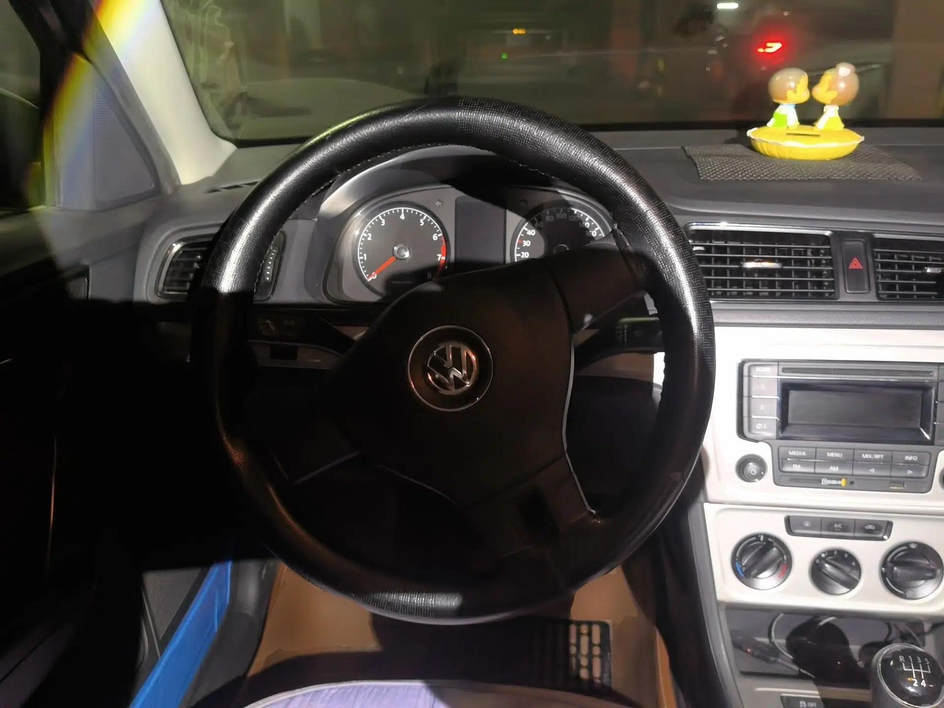Volkswagen Gran Lavida 2013 1.6L Manual Fashion Model — миниатюра 10