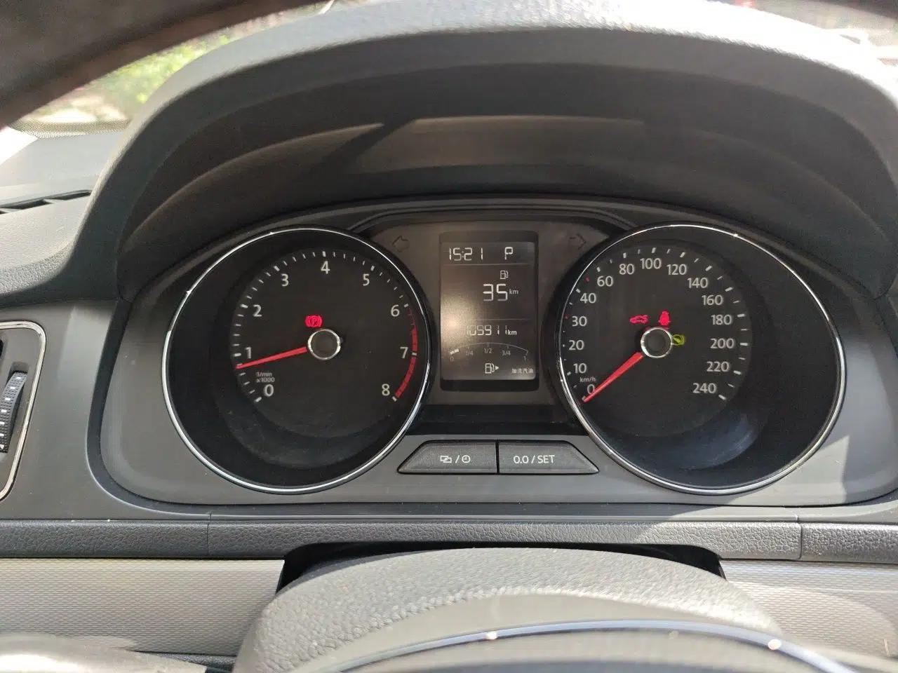 Volkswagen Gran Lavida 2015 1.6L Automatic Comfort Edition — миниатюра 11