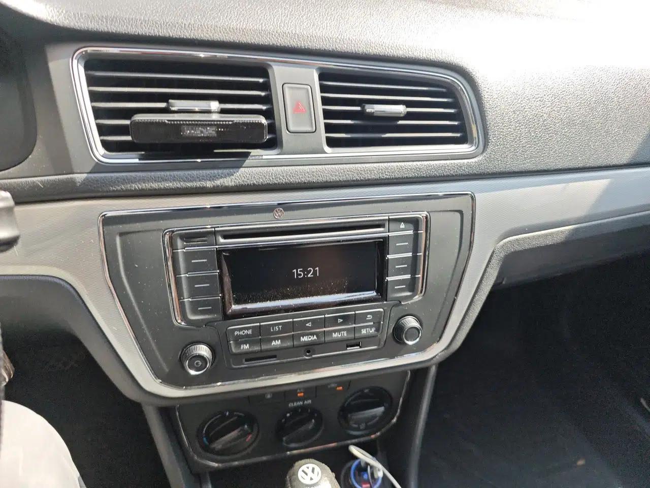 Volkswagen Gran Lavida 2015 1.6L Automatic Comfort Edition — миниатюра 13