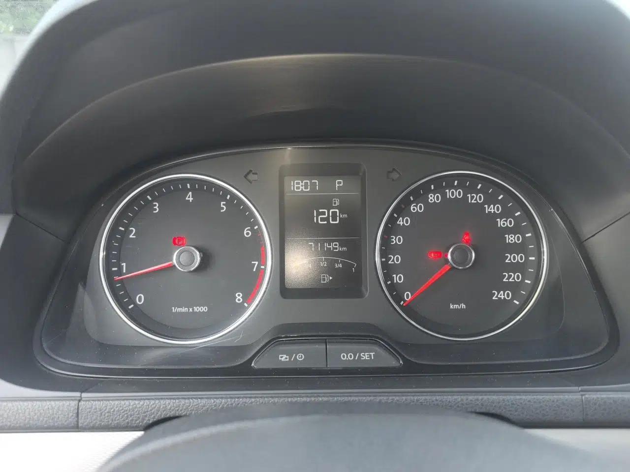 Volkswagen Gran Lavida 2013 1.6L Automatic Comfort Model — миниатюра 11