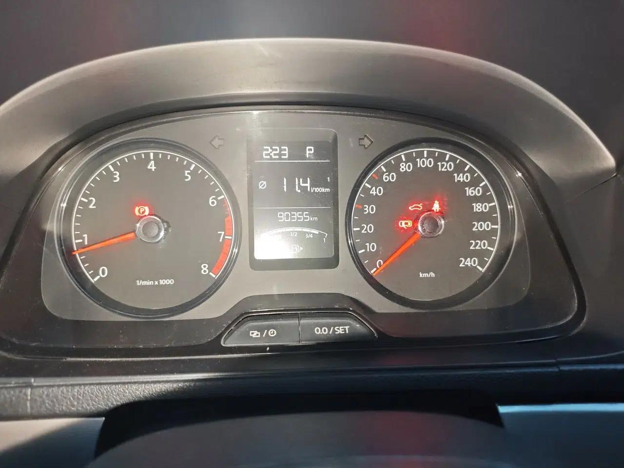 Volkswagen Gran Lavida 2013 1.6L Automatic Fashion Model — миниатюра 11