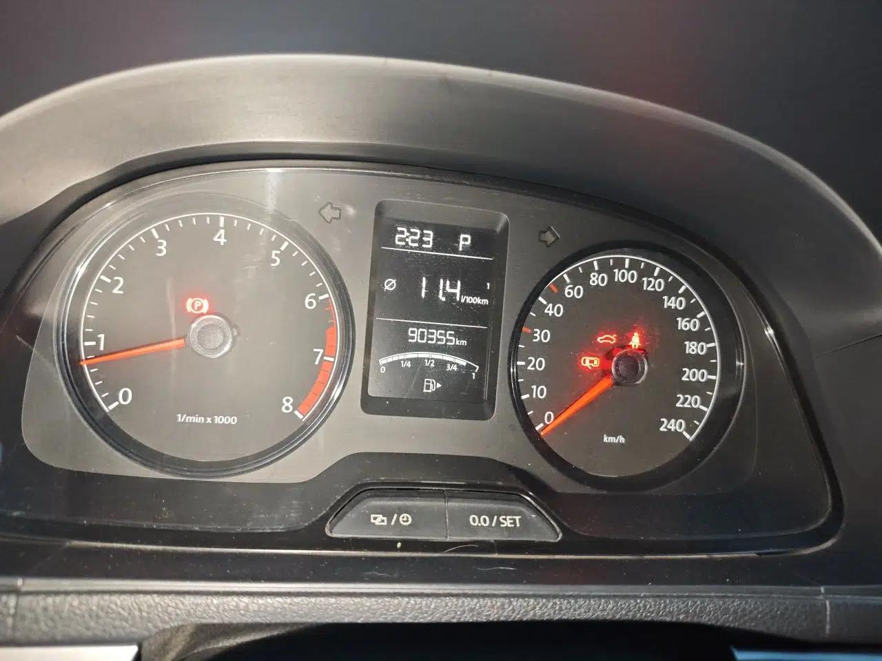 Volkswagen Gran Lavida 2013 1.6L Automatic Fashion Model — миниатюра 12