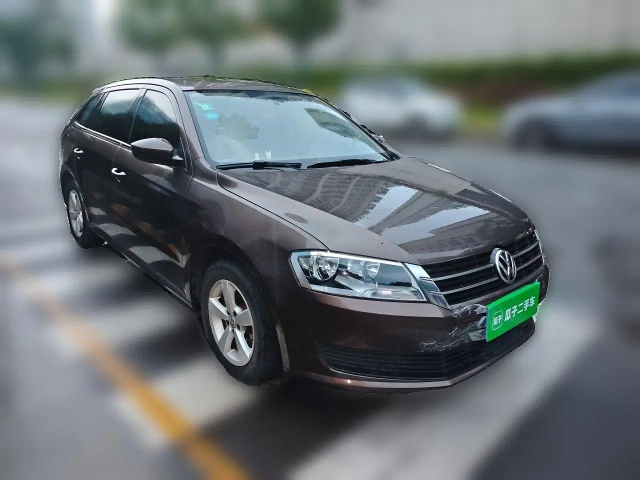Volkswagen Gran Lavida 2013 1.6L Automatic Fashion Model — миниатюра 3