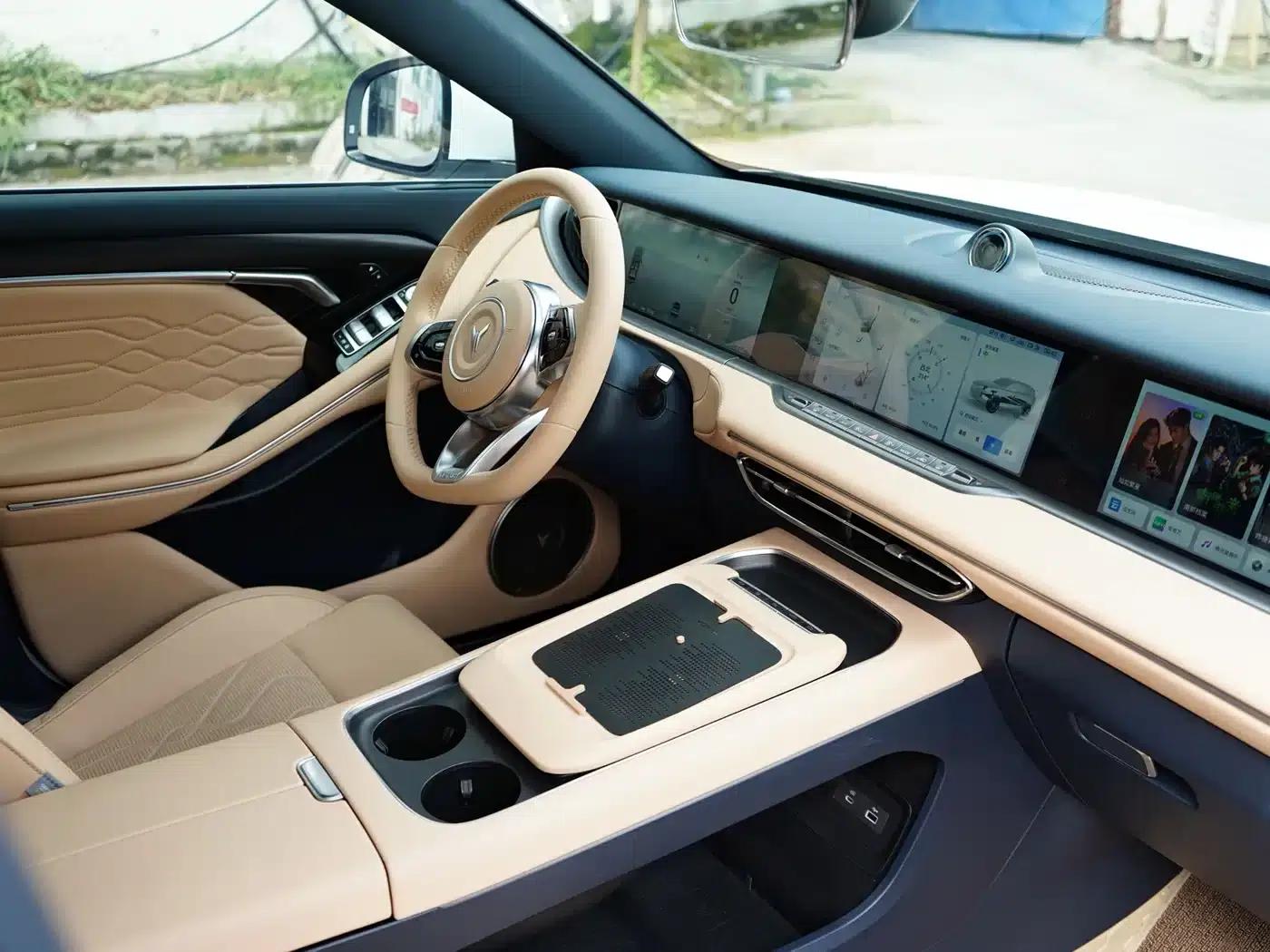 Voyah Free 2024 Model - Extended Range Intelligent Driving Edition — миниатюра 9