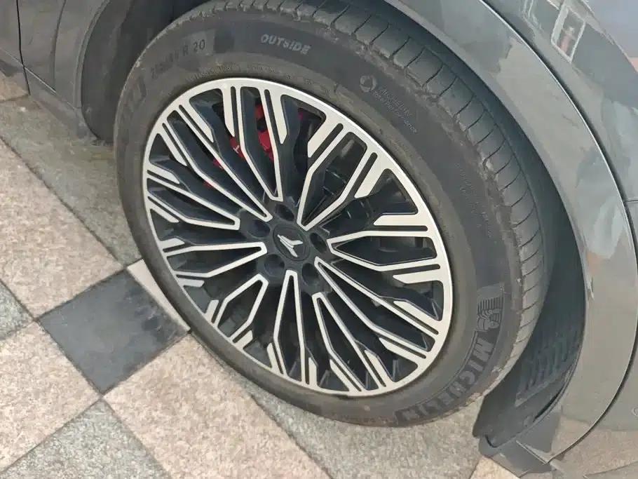 Voyah Free 2025 Free+ 4WD Sport Custom Edition — миниатюра 6