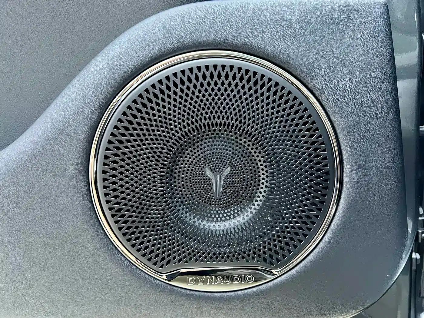 Voyah Free 2025 Model 318 259km 4WD Explorer Edition — миниатюра 11