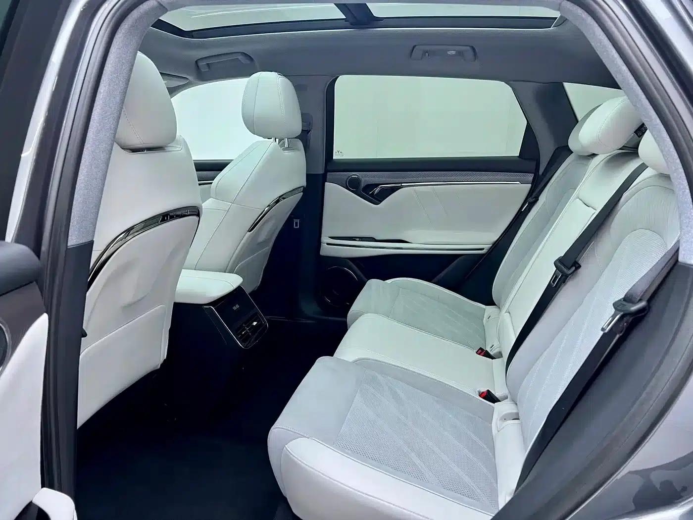 Voyah Free 2025 Model 318 259km 4WD Explorer Edition — миниатюра 18
