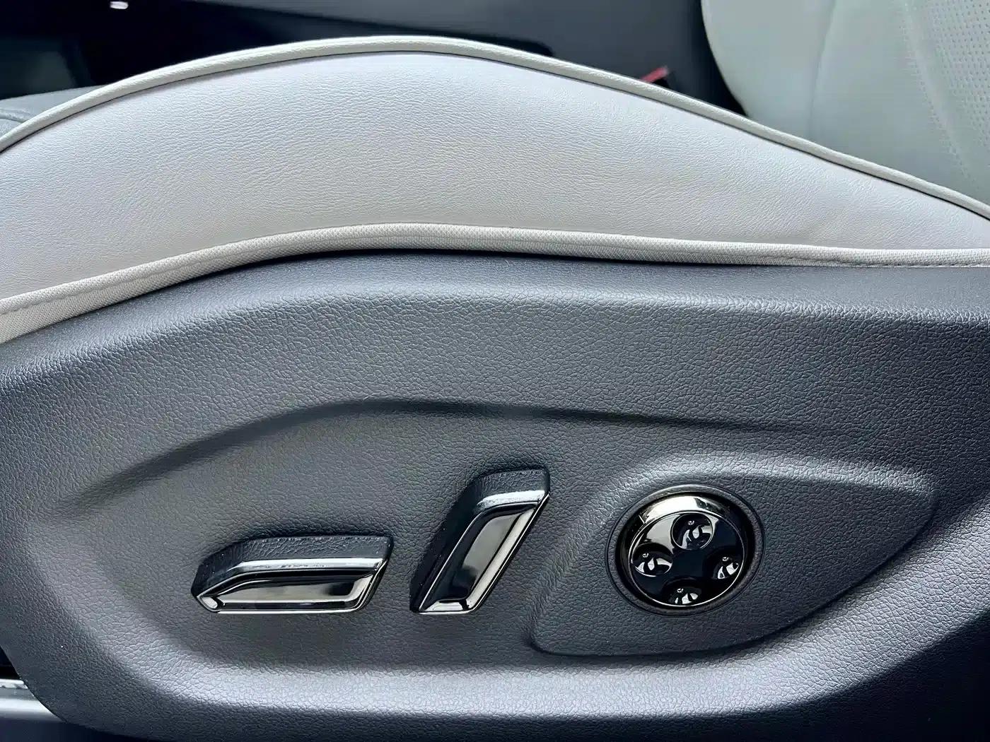 Voyah Free 2025 Model 318 259km 4WD Explorer Edition — миниатюра 24