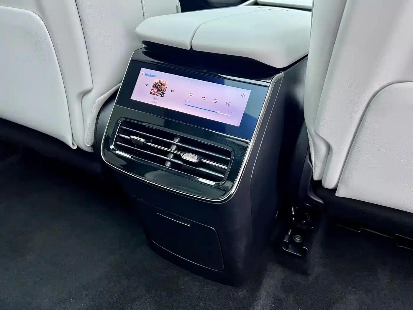 Voyah Free 2025 Model 318 259km 4WD Explorer Edition — миниатюра 26