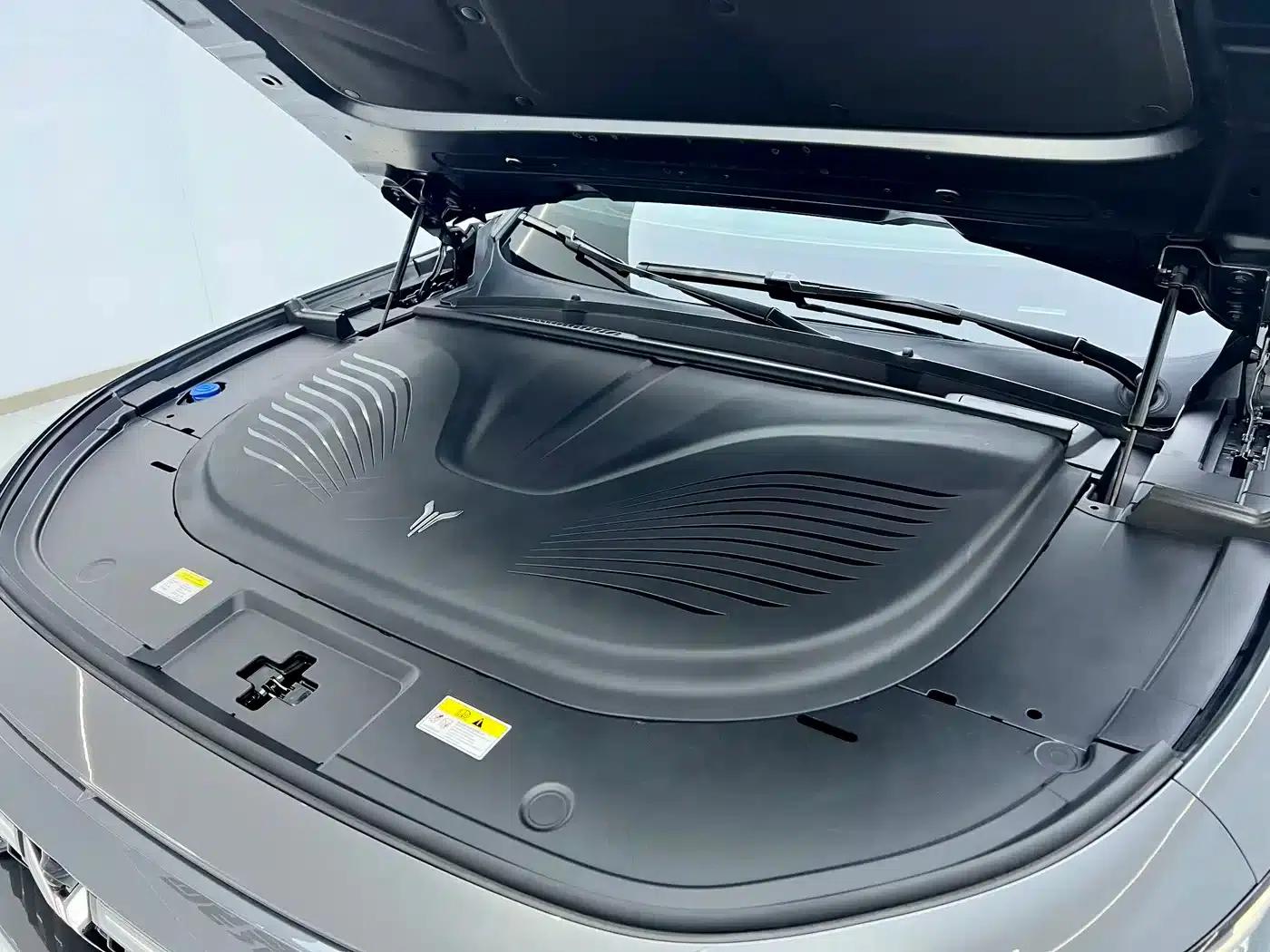 Voyah Free 2025 Model 318 259km 4WD Explorer Edition — миниатюра 10