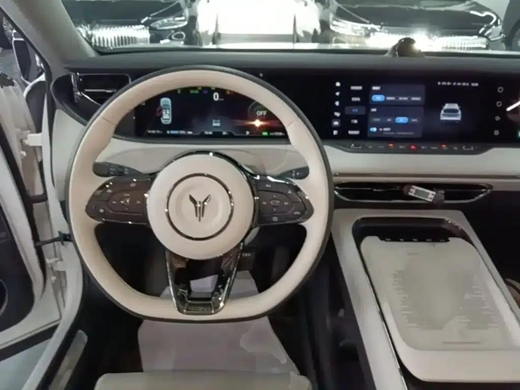 Voyah Free 2025 Model 318 259km 4WD Explorer Edition — миниатюра 11