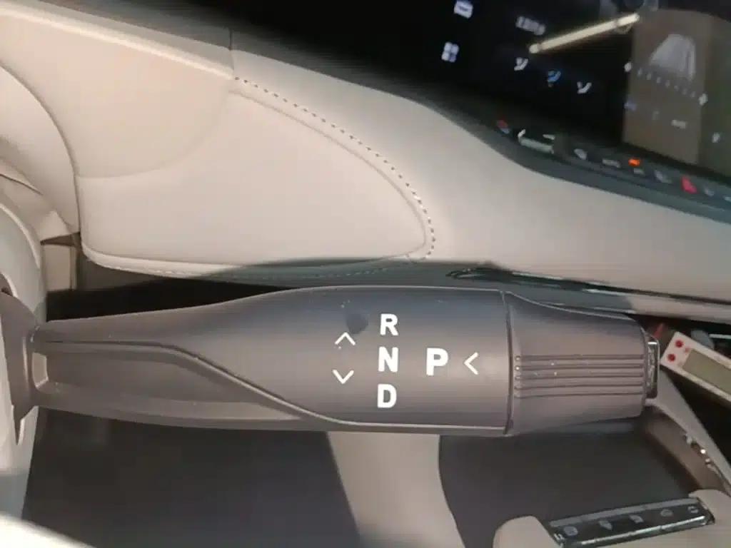 Voyah Free 2025 Model 318 259km 4WD Explorer Edition — миниатюра 14