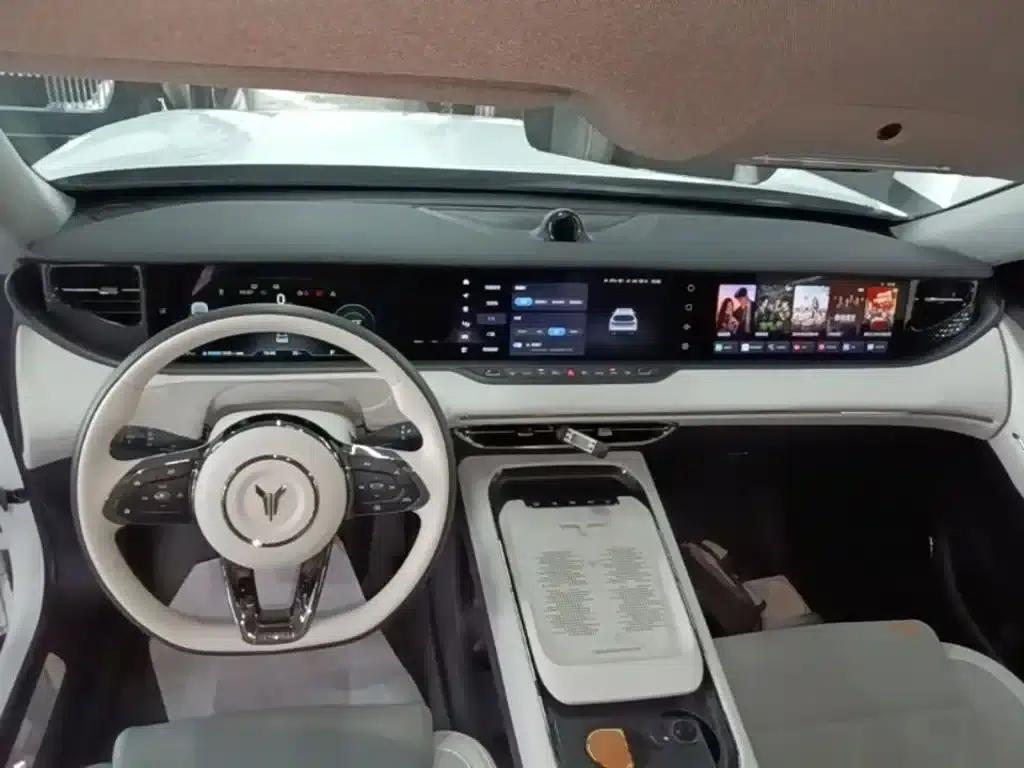 Voyah Free 2025 Model 318 259km 4WD Explorer Edition — миниатюра 10