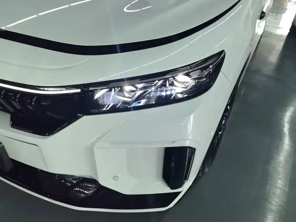 Voyah Free 2025 Model 318 259km 4WD Explorer Edition — миниатюра 24