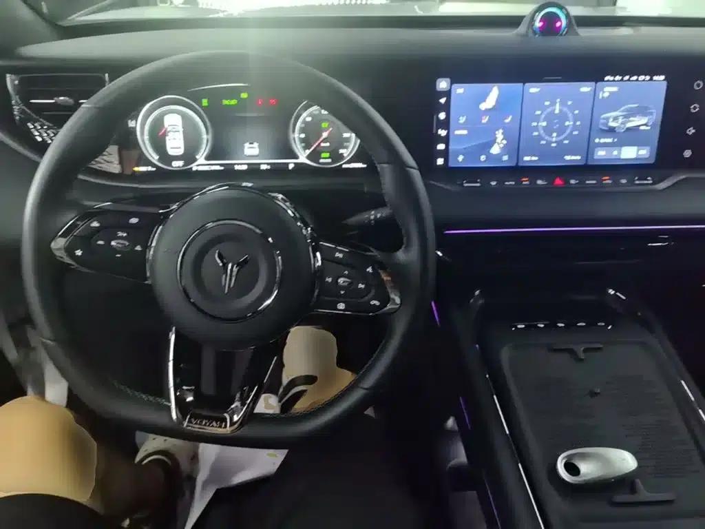 Voyah Free 2025 Model 318 259km 4WD Explorer Edition — миниатюра 10