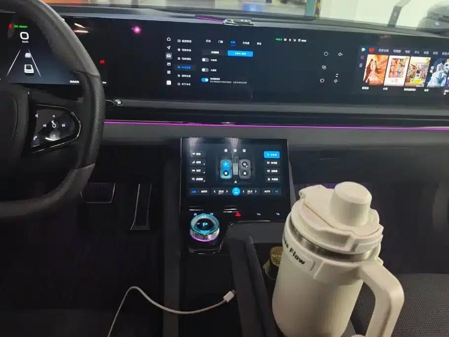 Voyah Chasing the Light 2024 PHEV AWD Long Range Flagship Edition — миниатюра 13