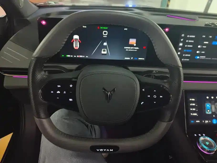 Voyah Chasing the Light 2024 PHEV AWD Long Range Flagship Edition — миниатюра 15