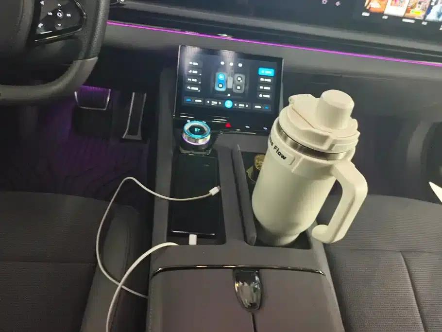 Voyah Chasing the Light 2024 PHEV AWD Long Range Flagship Edition — миниатюра 16